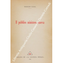 Il pubblico ministero osserva