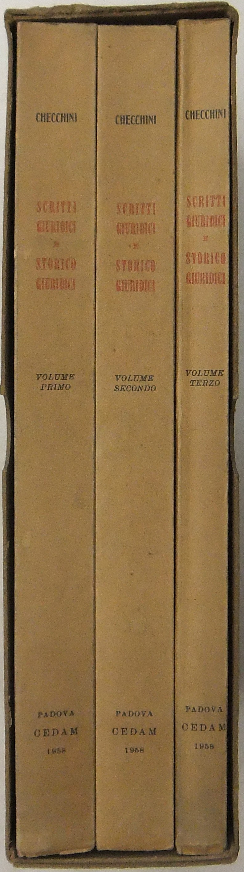 Scritti giuridici e storico-giuridici pubblicati a cura della Facoltà di Giurisprudenza dell'Università di Padova. 