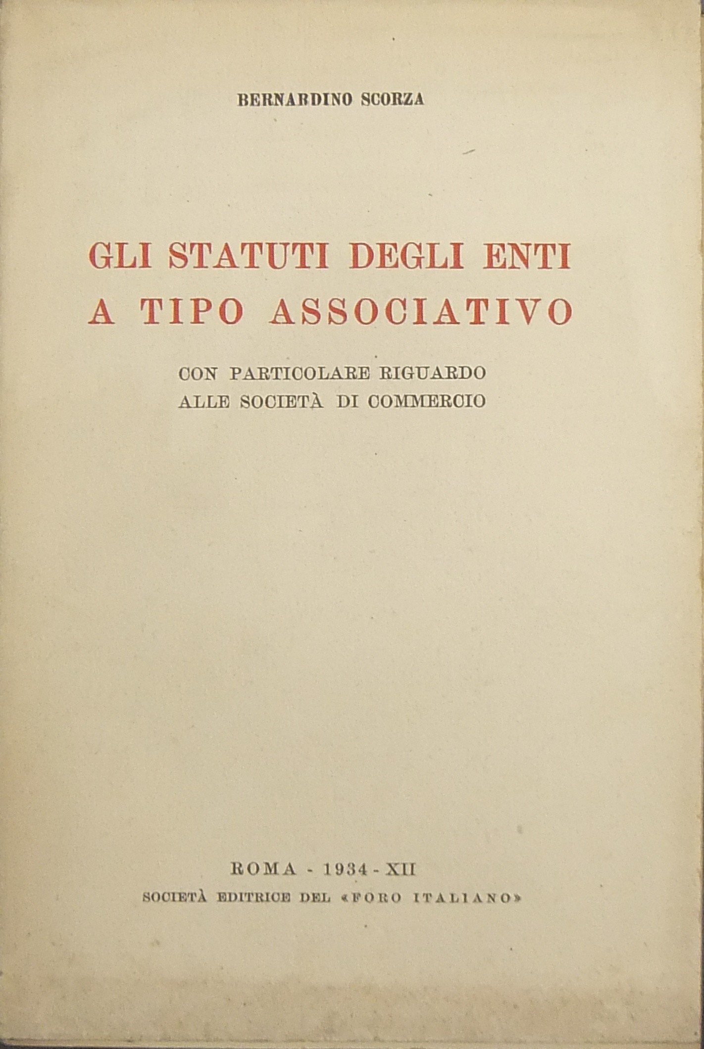 Gli statuti degli enti a tipo associativo.