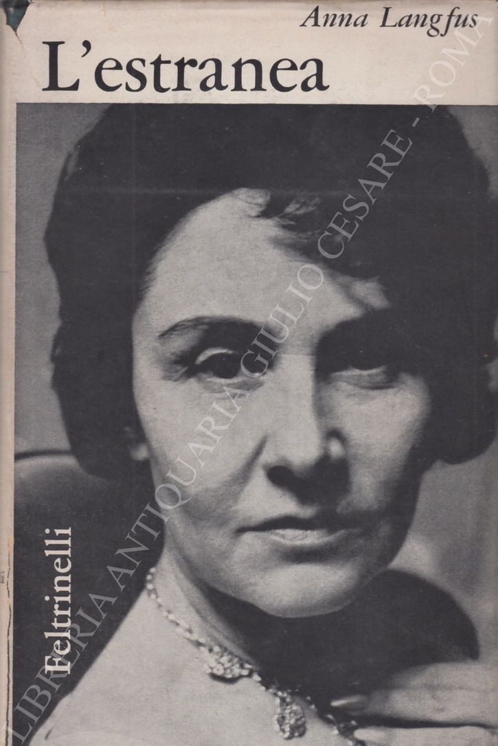 L'estranea